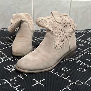 American Rag size 5 suede bottles